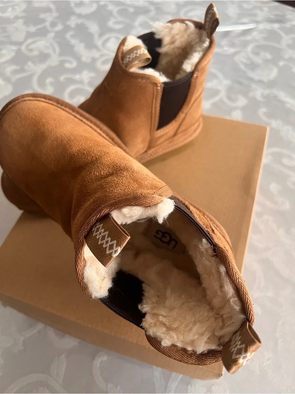 ✨New Girls UGG Kids Chestnut Suede Slip-On Boots with Shearling✨